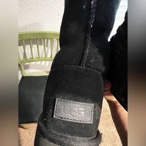 Used black UGGS